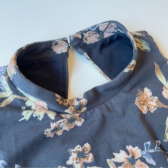 KIMCHI Blue Rebecca Floral Mock Neck Romper Size Small - Picture 13 of 16